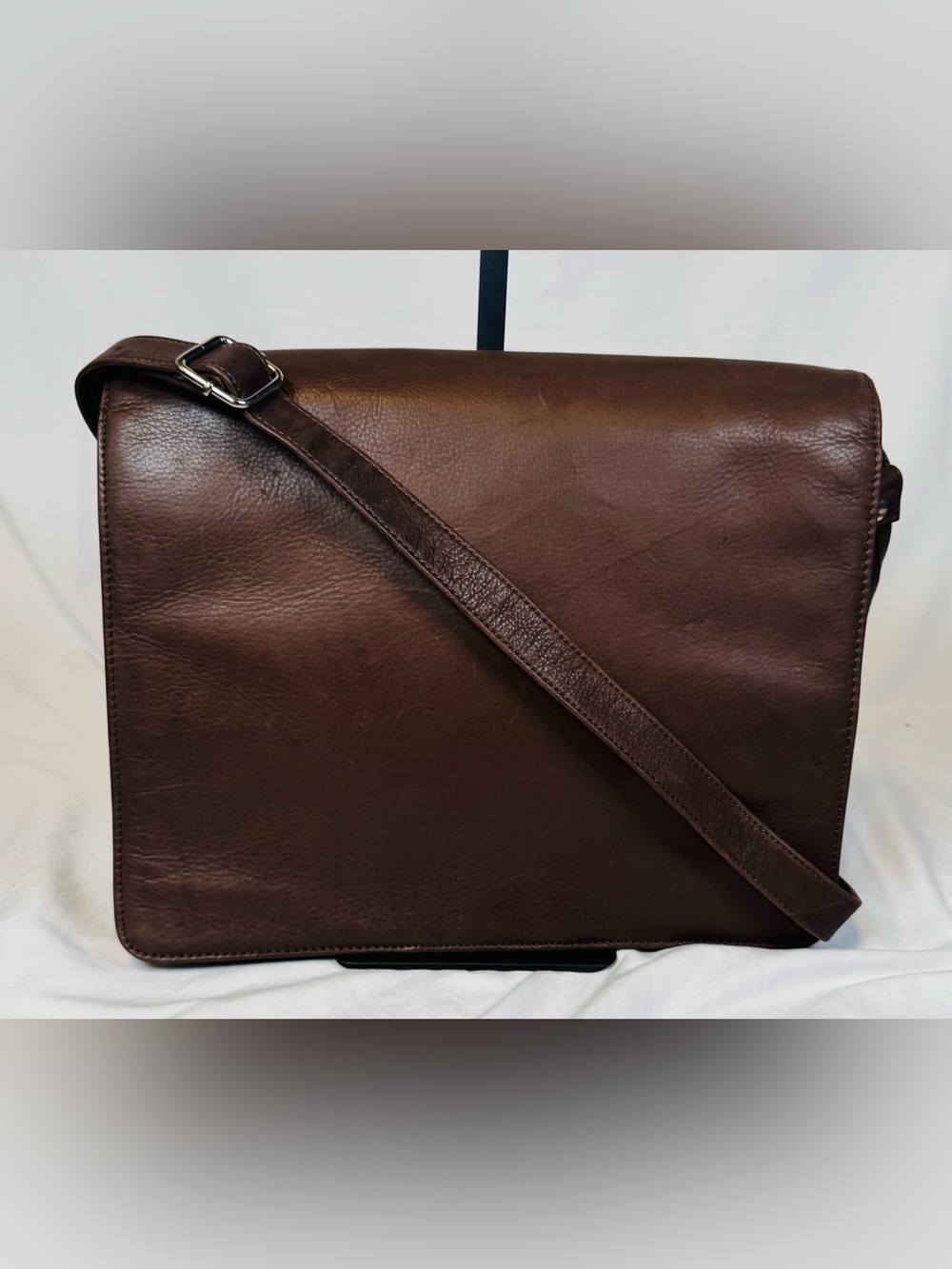Wilson’s classic Brown Leather Messenger Bag - Adjustable Strap